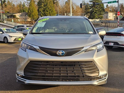 2024 Toyota Sienna XLE