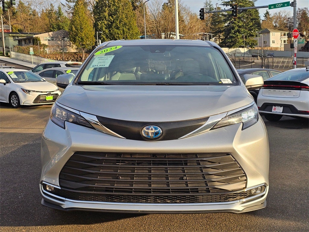 2024 Toyota Sienna XLE