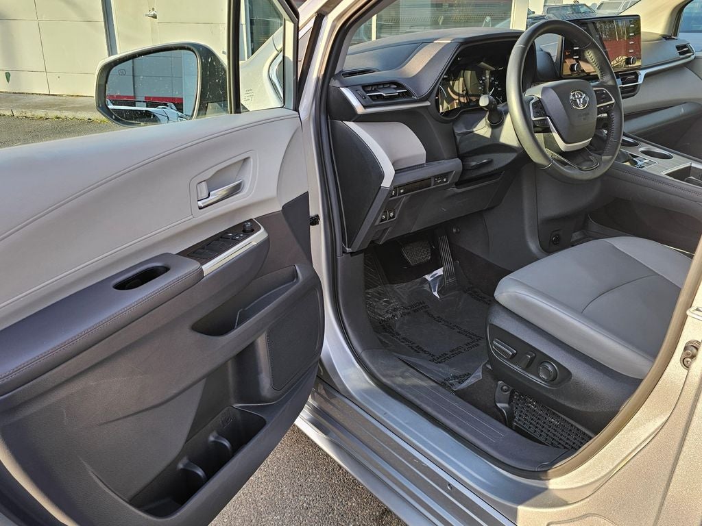 2024 Toyota Sienna XLE 8 Passenger