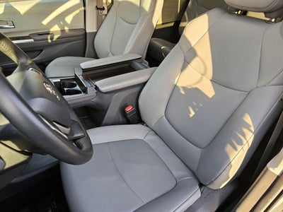 2024 Toyota Sienna XLE 8 Passenger