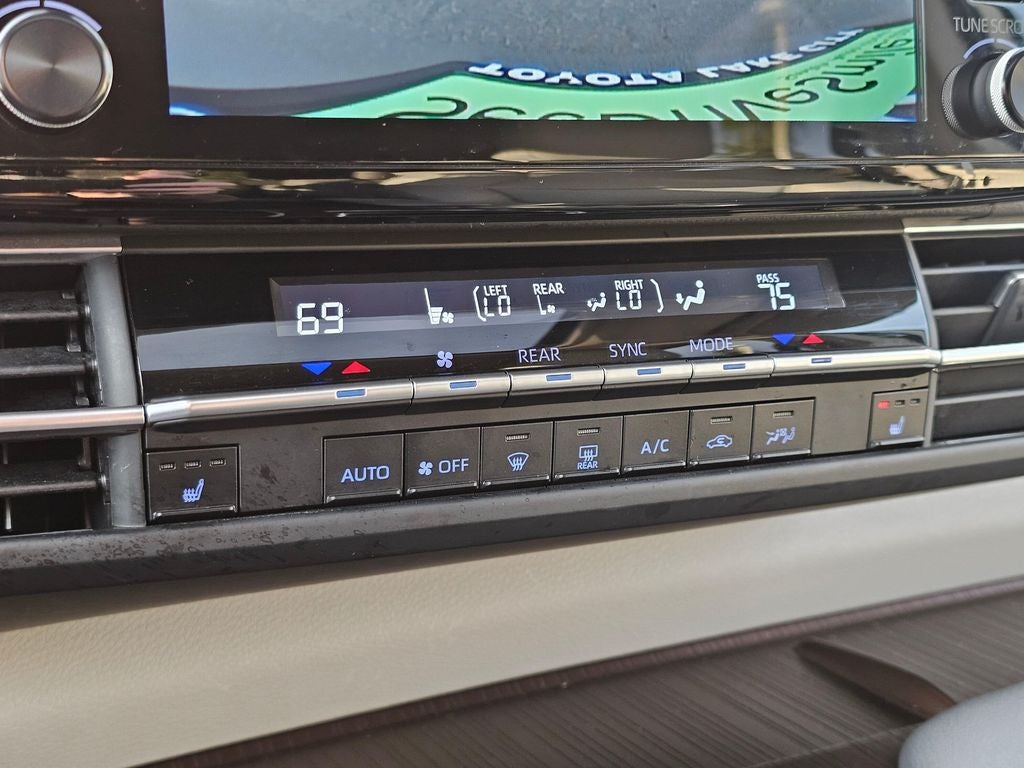 2024 Toyota Sienna XLE 8 Passenger