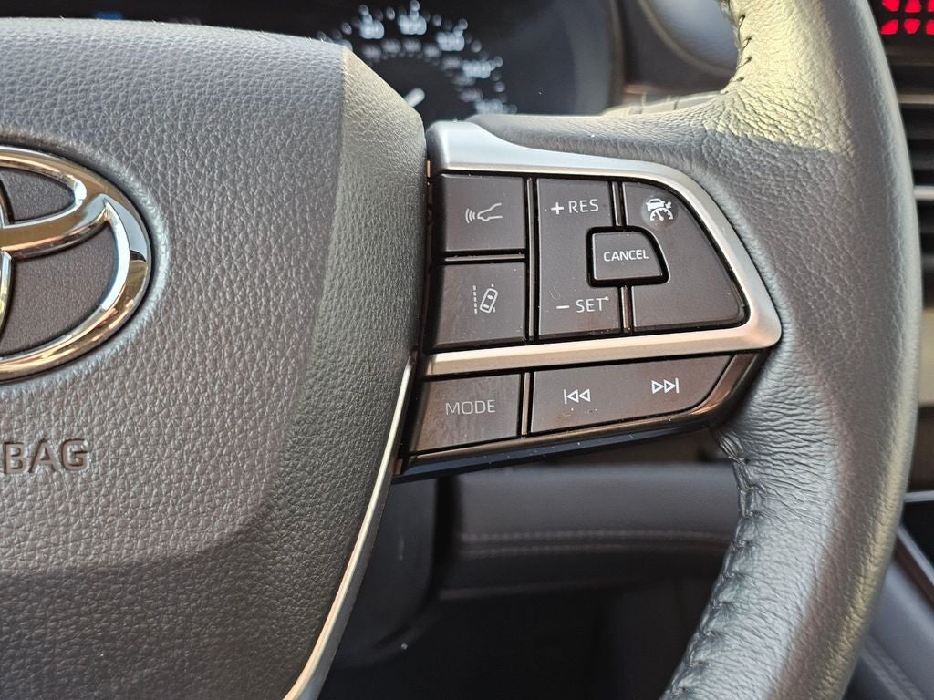 2024 Toyota Sienna XLE 8 Passenger