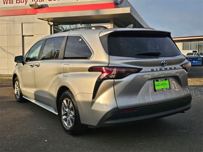 2024 Toyota Sienna XLE