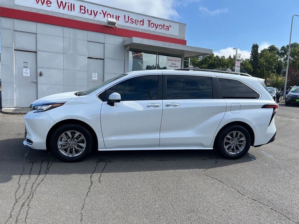 2022 Toyota Sienna XLE-AWD HYBRID 7 Passenger