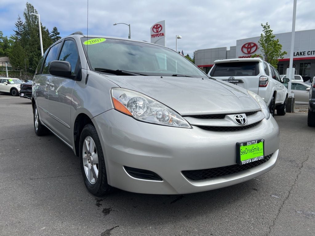2007 Toyota Sienna LE 7 PASSENGER