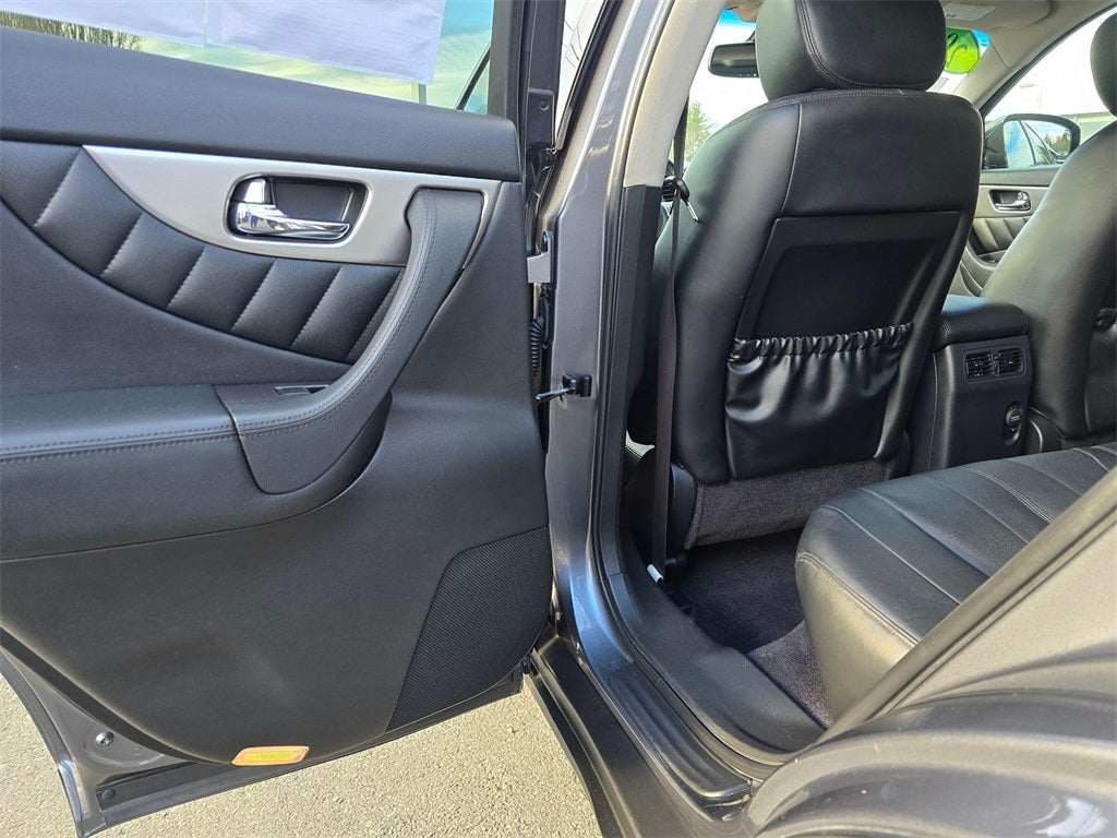 2016 INFINITI QX70 Base