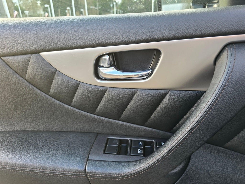 2016 INFINITI QX70 Base