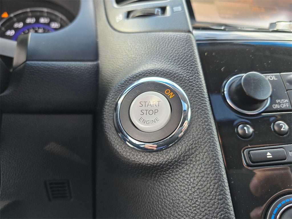 2016 INFINITI QX70 Base