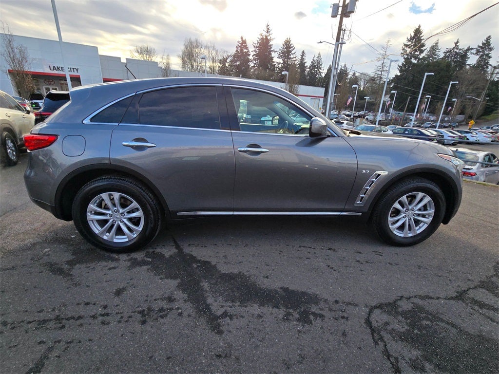 2016 INFINITI QX70 Base