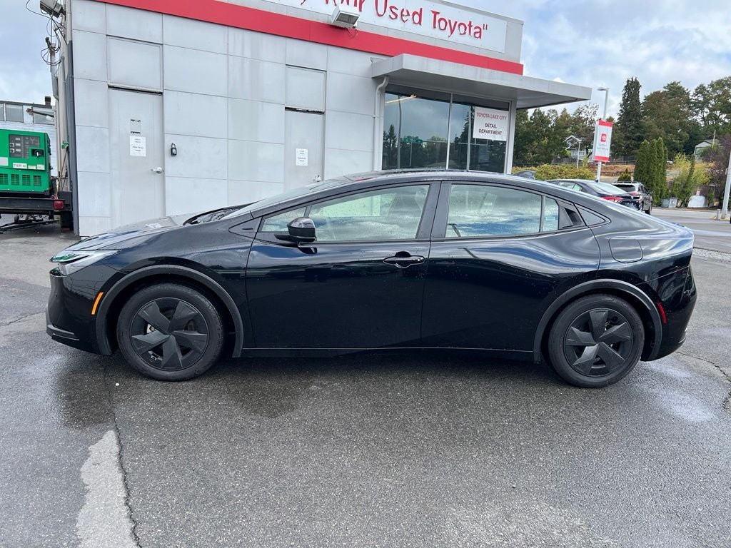 2025 Toyota Prius LE