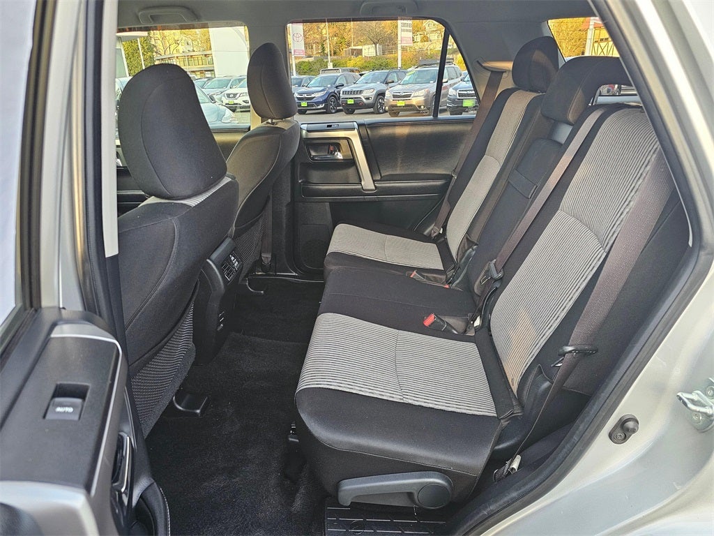 2016 Toyota 4Runner SR5 4WD-THIRD ROW