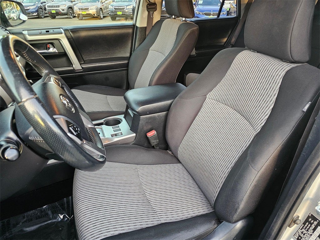2016 Toyota 4Runner SR5 4WD-THIRD ROW
