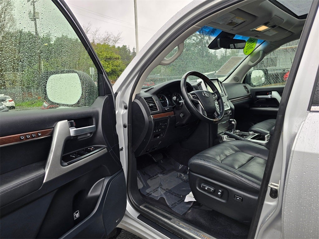 2016 Toyota Land Cruiser Base
