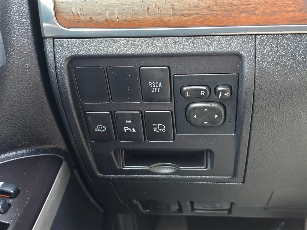 2016 Toyota Land Cruiser Base