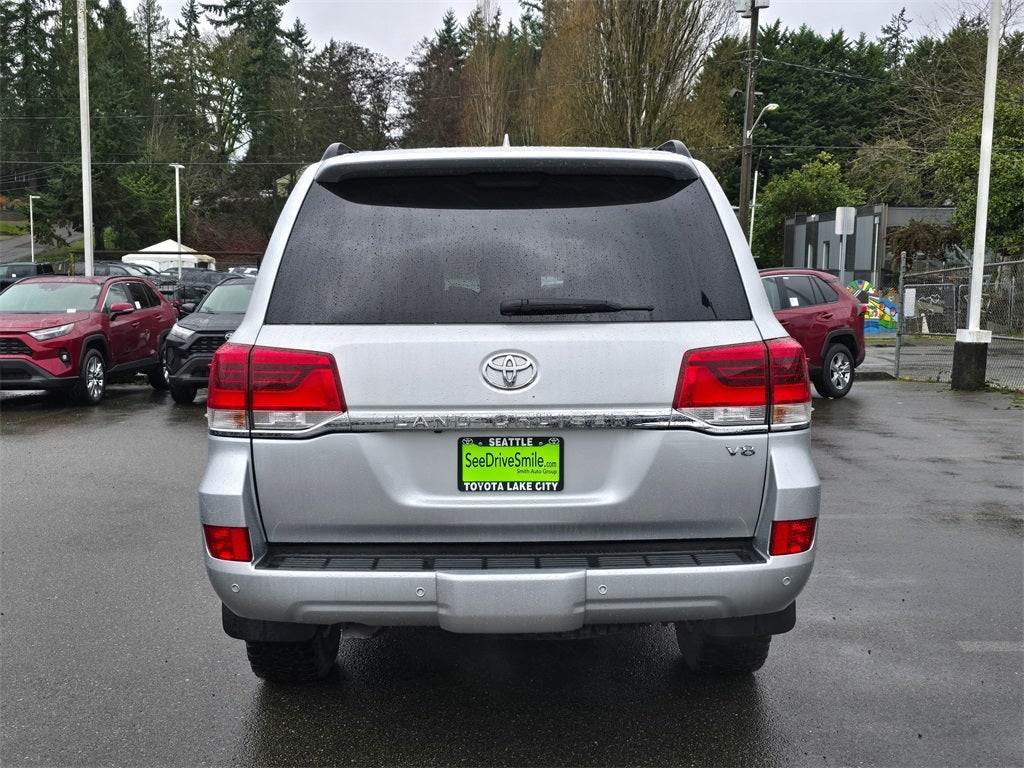 2016 Toyota Land Cruiser Base