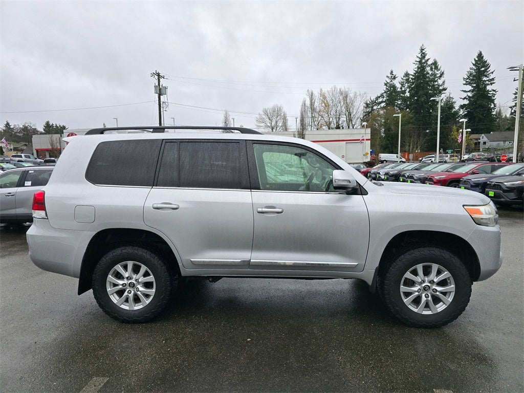 2016 Toyota Land Cruiser Base