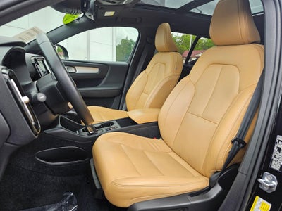 2020 Volvo XC40 Momentum