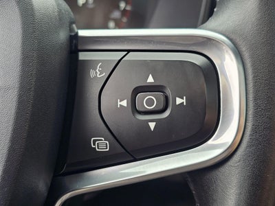 2020 Volvo XC40 Momentum