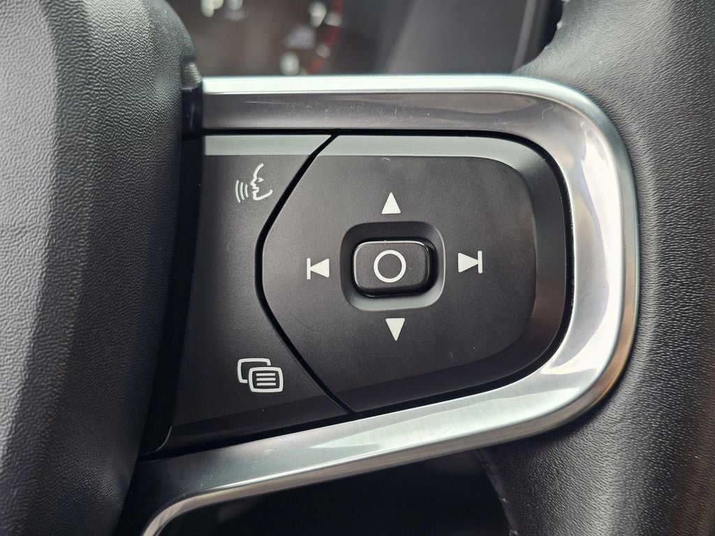 2020 Volvo XC40 Momentum