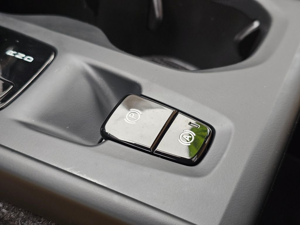 2020 Volvo XC40 Momentum