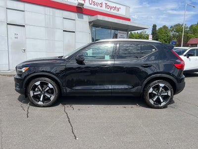 2020 Volvo XC40 Momentum