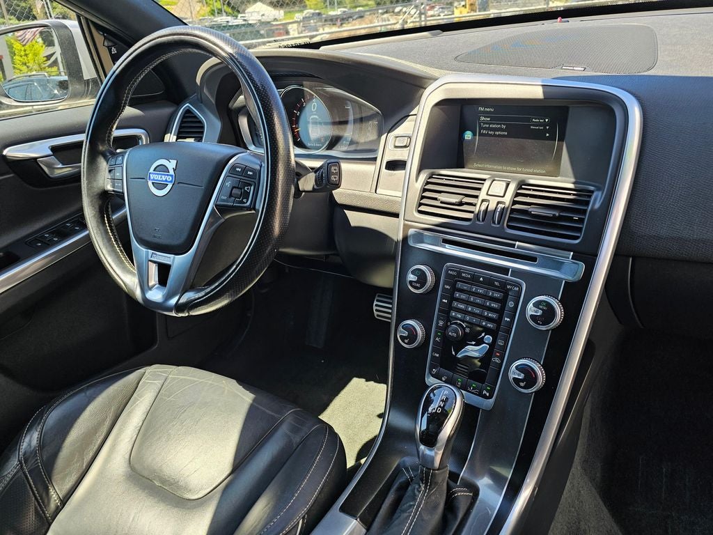 2016 Volvo XC60 T6 R-Design Platinum -AWD