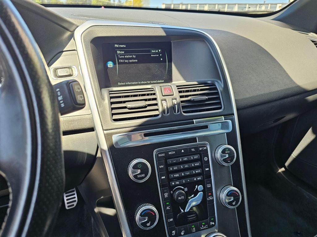 2016 Volvo XC60 T6 R-Design Platinum -AWD